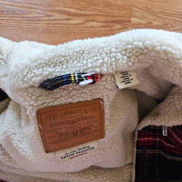 Levi's Premium Ex-boyfriend Sherpa Trucker Jacket in Plaid Size XS - Picture 3 of 6